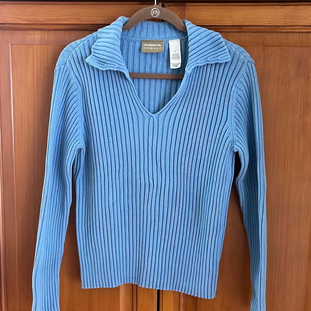 Liz Claiborne size M blue sweater like new